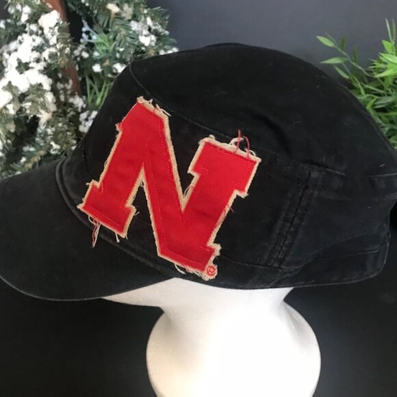 NEBRASKA CORNHUSKERS DISTRESSED BLACK CAP RED *N* PATCH CONDUCTORS HAT BY LEGACY - Picture 10 of 10